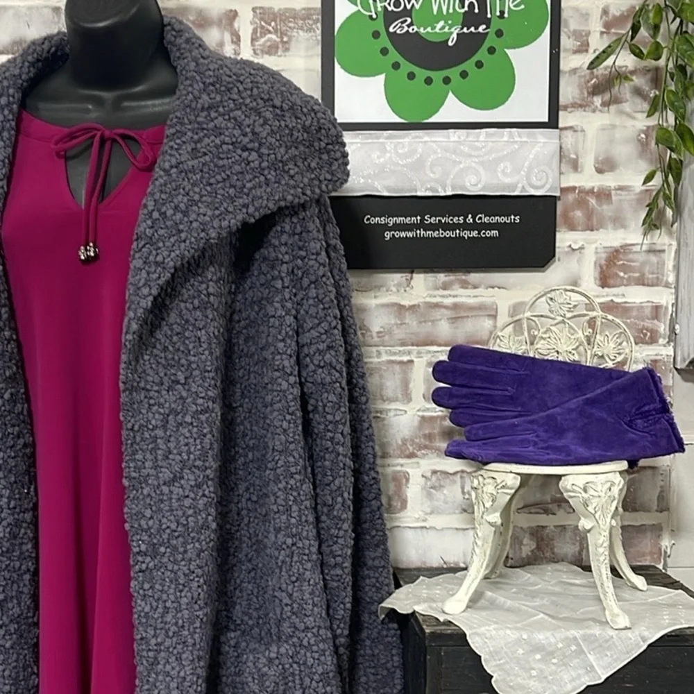 Suede purple gloves